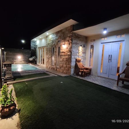הוילה באטו Puncak Pinus And Pool מראה חיצוני תמונה
