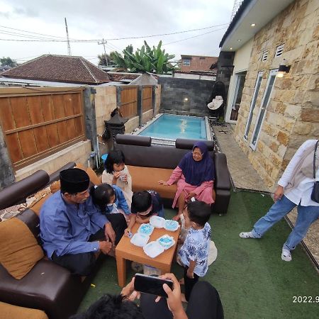 הוילה באטו Puncak Pinus And Pool מראה חיצוני תמונה