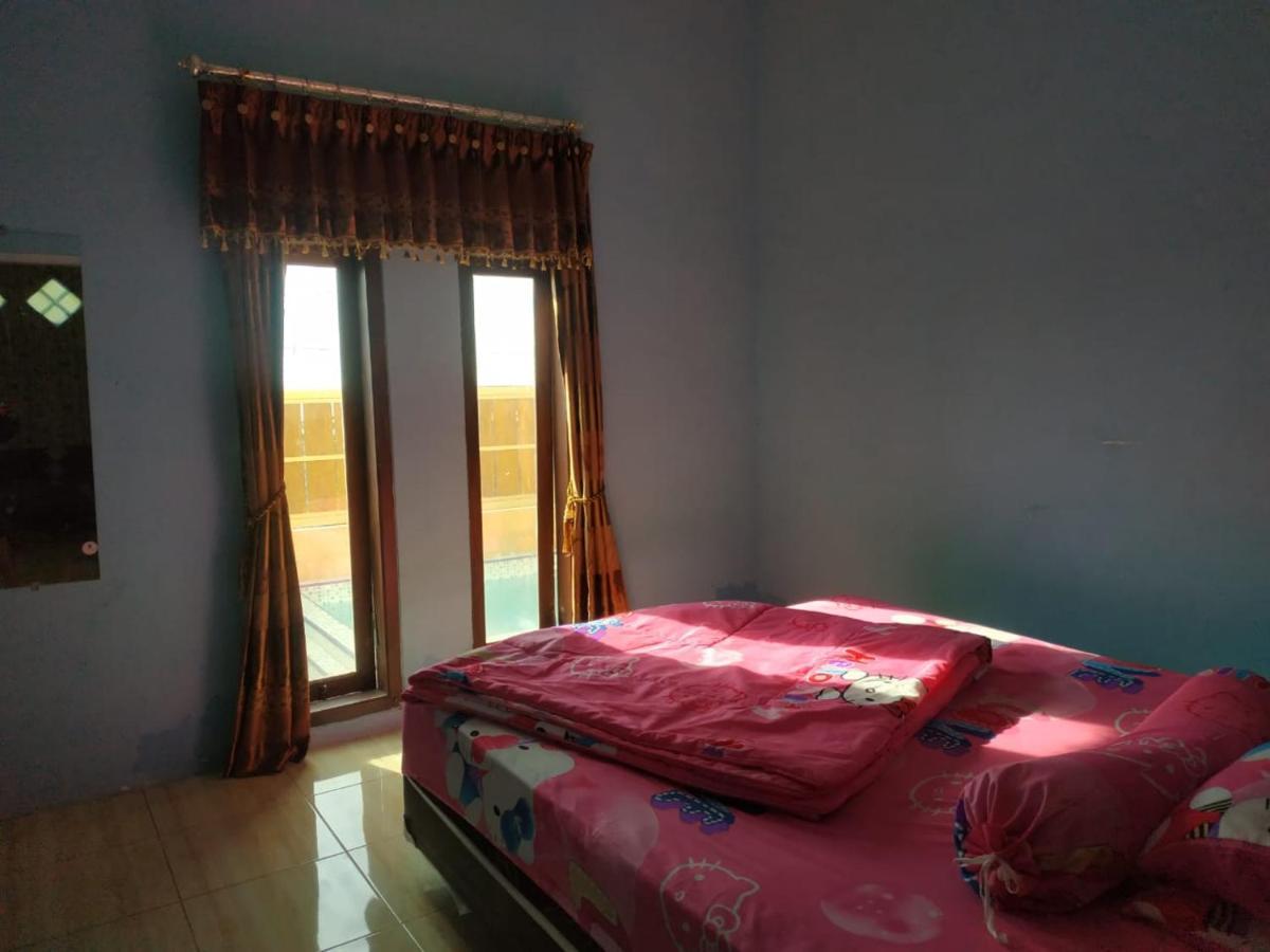 הוילה באטו Puncak Pinus And Pool מראה חיצוני תמונה