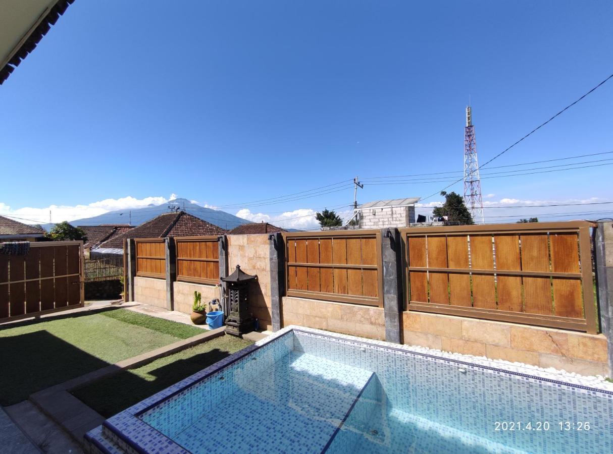 הוילה באטו Puncak Pinus And Pool מראה חיצוני תמונה