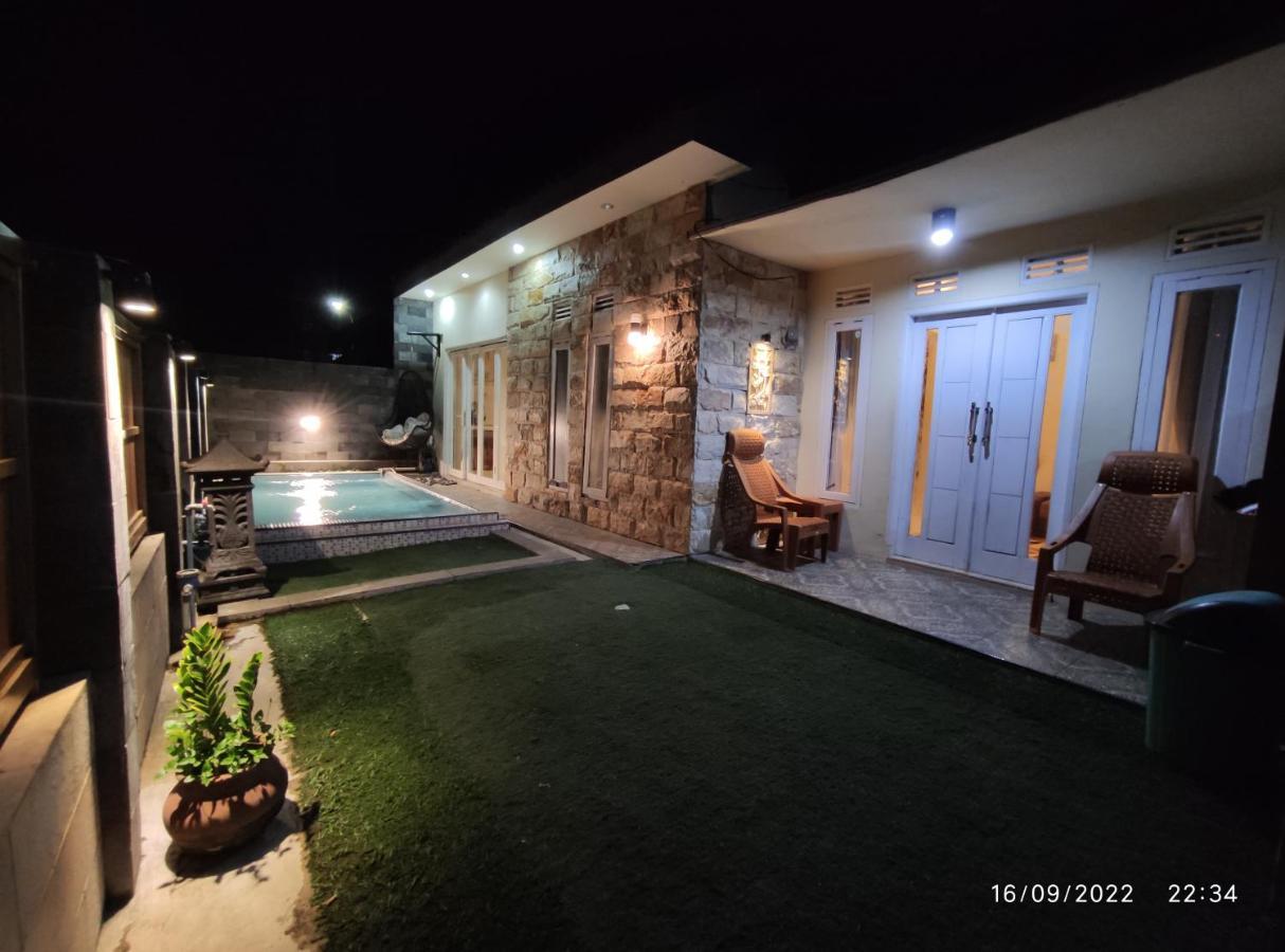 הוילה באטו Puncak Pinus And Pool מראה חיצוני תמונה
