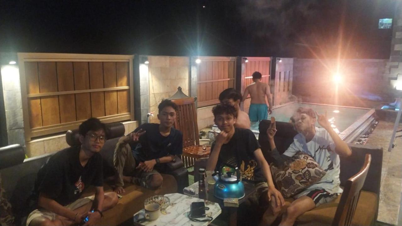 הוילה באטו Puncak Pinus And Pool מראה חיצוני תמונה